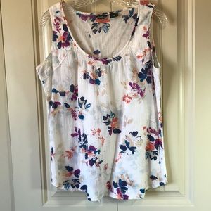 Eddie Bauer floral print scoop neck lightweight cotton top
